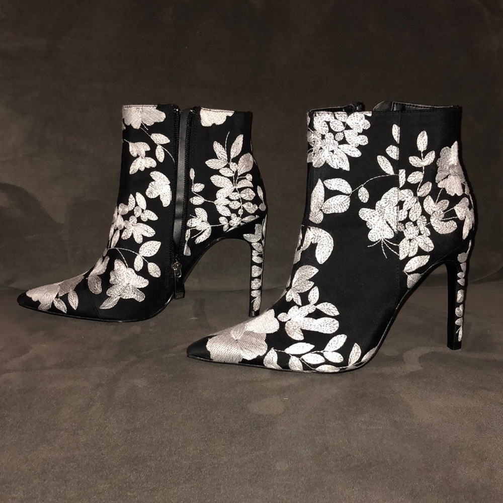 Never worn Zara Booties Size 38 (7.5)